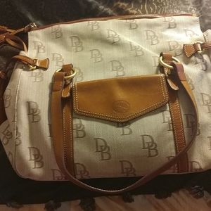 Designer Dooney & Bourke Pocketbook